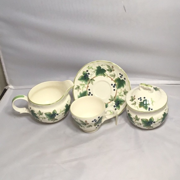 MIKASA CHELSEA VINE VINTAGE TEA SET 4 PLACE SETTING SERVING - Picture 1 of 4